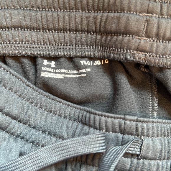 Under Armor youth size large  steel color - Picture 4 of 6